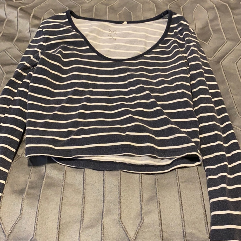 Long sleeve crop top
